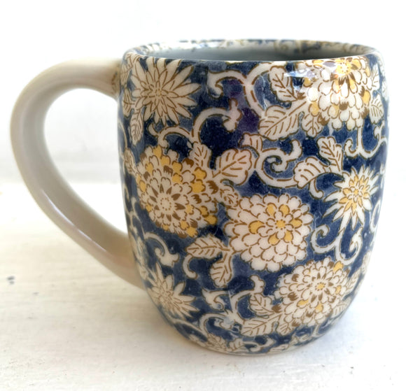Porcelain Pottery Rococco Mug with Blue Liner Glaze