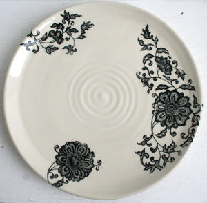 Porcelain Pottery Dinner Plate Lotus in an Arabesque/Black