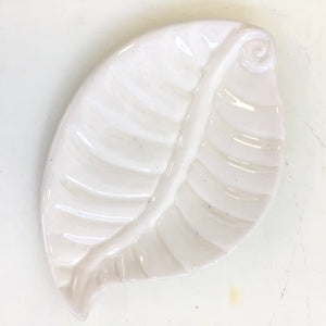 Porcelain Pottery: Leaf Dish in White
