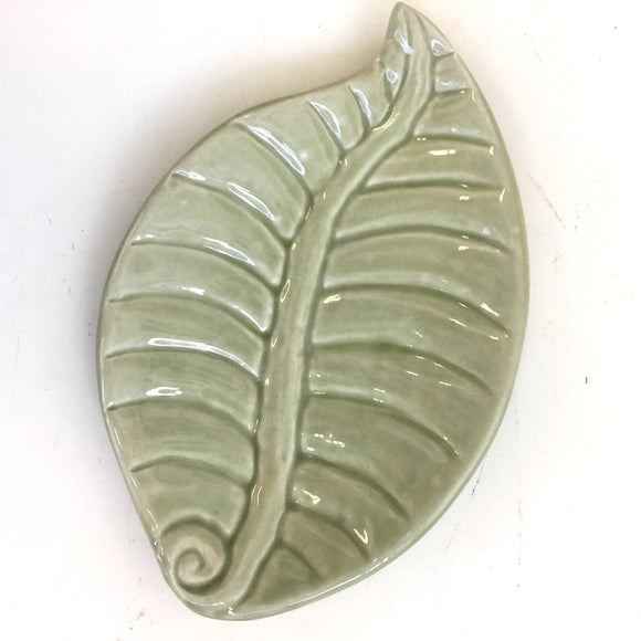 Porcelain Pottery: Leaf Dish in Green